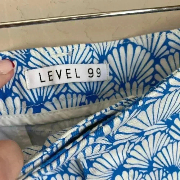 Level 99 Blue Fin & White Print Cyndie Linen Tencel Shorts Size 30 - Picture 4 of 8